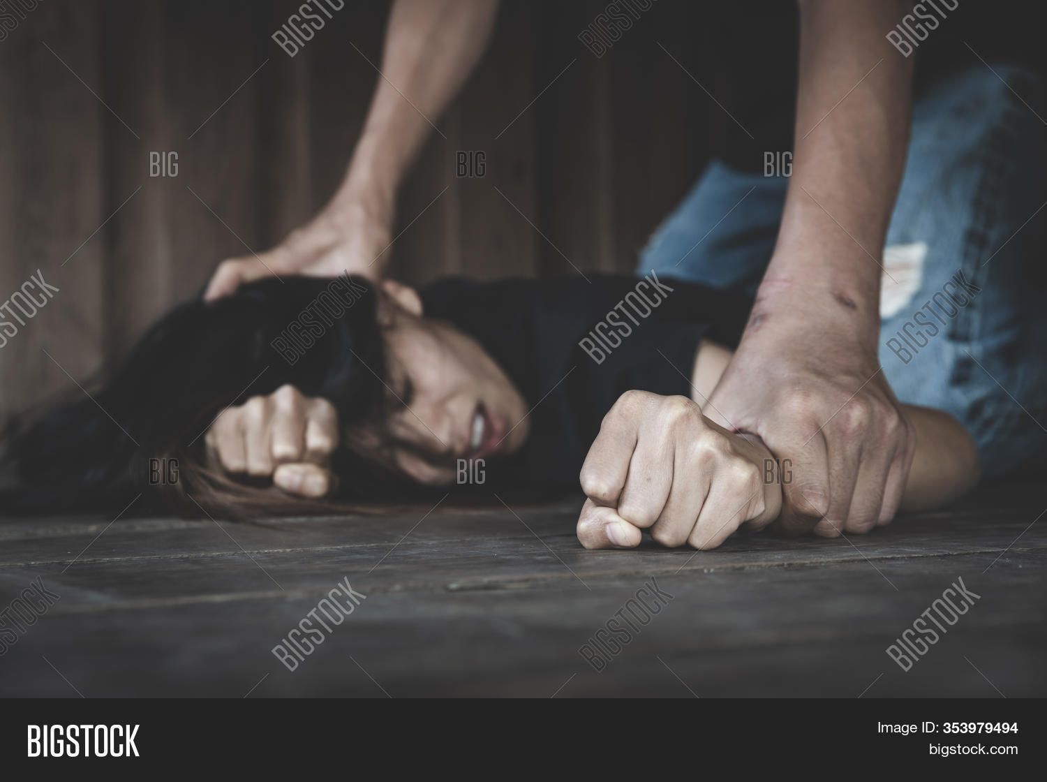 Половые эксперименты со связанной женой и грубый секс