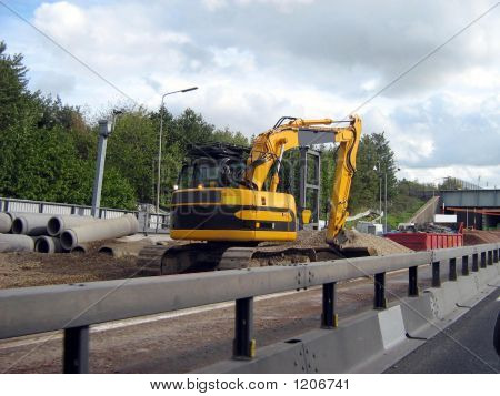 购买的机动车可以先通过在建工程归集,等保险