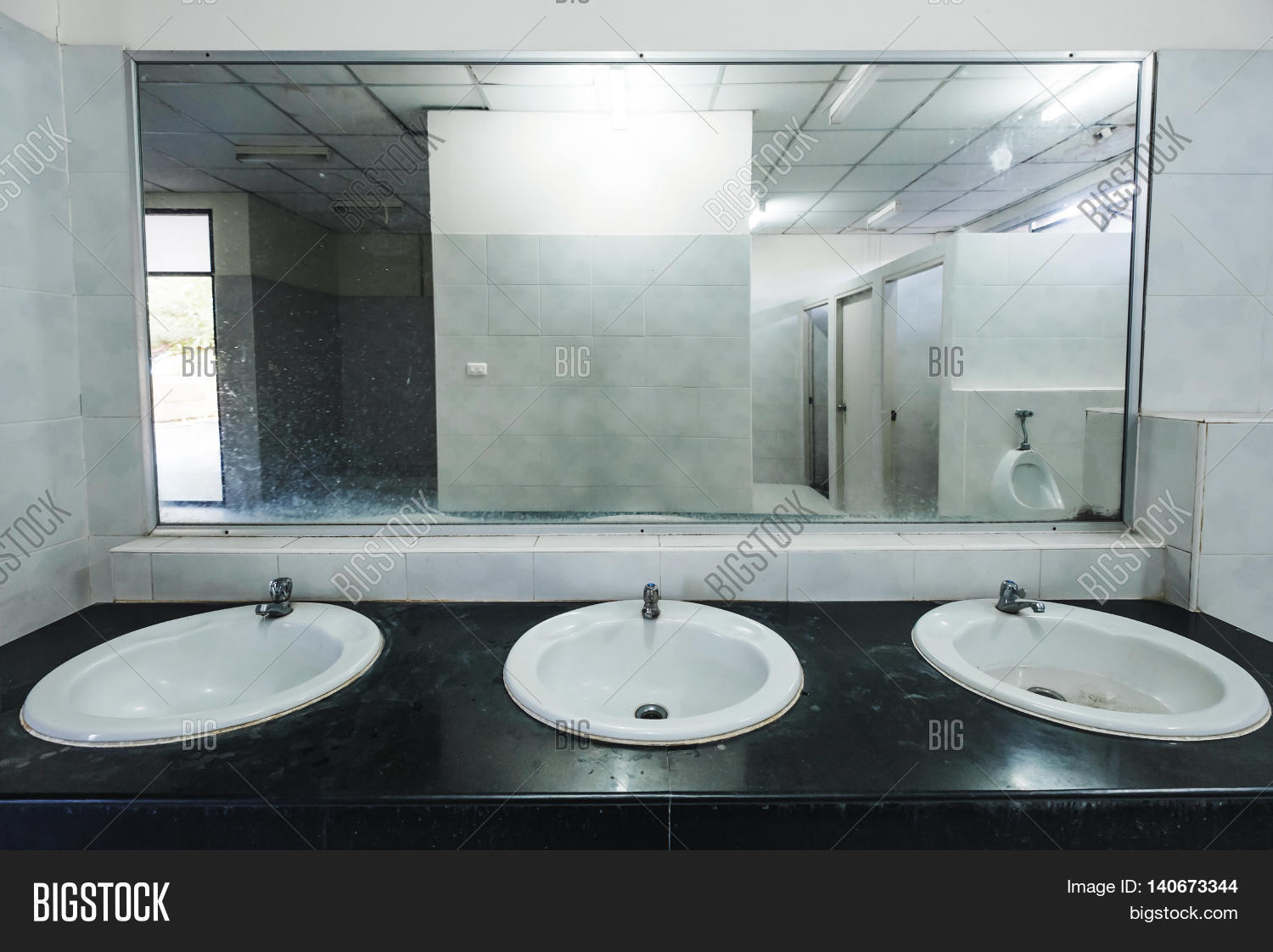 Public Bathroom Mirror wonderful public bathroom mirror screenshot chris matyszczykcnet Public Bathroom Mirror wonderful public bathroom mirror screenshot chris matyszczykcnet