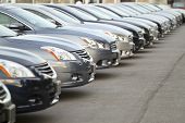picture of many  - Color photograph of a line of cars - JPG 