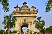 pic of monument  - Patuxai literally meaning Victory Gate or Gate of Triumph - JPG 