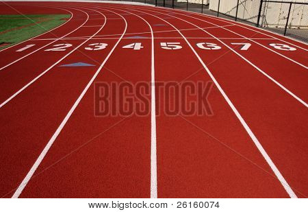 LOS CARRILES DE UNA PISTA DE ATLETISMO los carriles de una pista de atletismo: