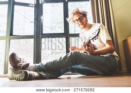 Poster: Young Blondhair Handsom Man Plays