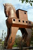 pic of trojan  - The Trojan Horse outside the archaeological site of Troy - JPG 