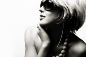 foto of woman  - Fashion woman portrait wearing sunglasses on white background - JPG 