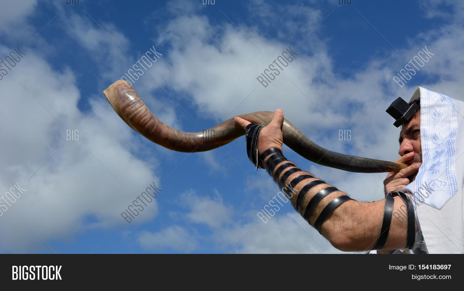 Jewish Man Blow Shofar (horn) Image & Photo Bigstock