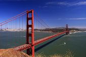 picture of golden gate bridge  - Daytime shot of Golden Gate Bridge under a bright blue sky - JPG 
