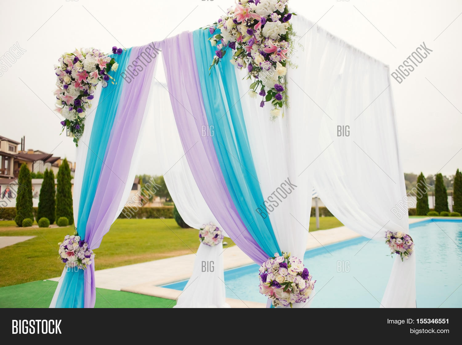 beautiful romantic wedding arch set up decoration on wedding beautiful romantic wedding arch set up decoration on wedding