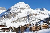 pic of france  - Mountain ski resort with snow in winter - JPG 