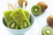 picture of food  - Kiwi Ice Cream Popsicle with Lime - JPG 