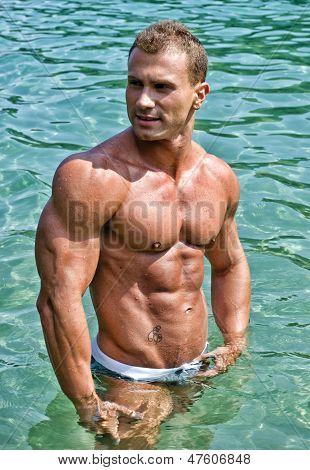 FOTO JOVEN CULTURISTA foto joven culturista: