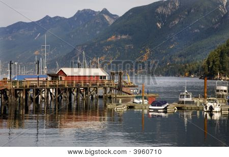 pole horseshoe bay street