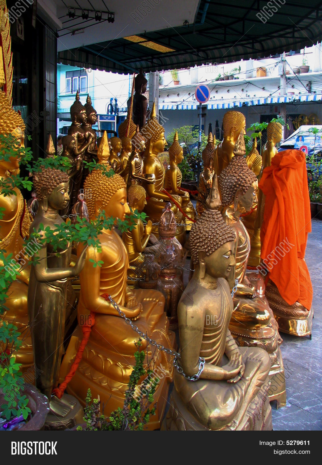 Buddha statues for sale in Bangkok Stock Photo & Stock Images Bigstock