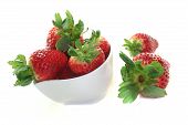 picture of internet technology  - Strawberries in a bowl on a white background - JPG 