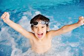 pic of children  - Activities on the pool - JPG 