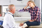 foto of md  - Teenage Girl Visits Doctor - JPG 