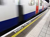 picture of gap  - Mind the gap - JPG 