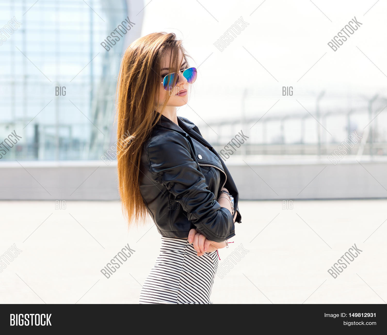 Girl Model Outdoor Portrait Wearing Gl Leather Jacket And Girl Model Outdoor Portrait Wearing Gl Leather Jacket And Skirt Glamour Stylish S Young