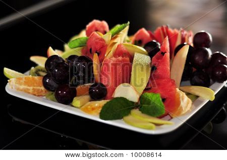 Früchte auf weiße Platte