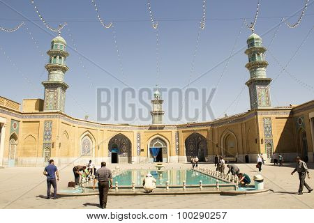 The shrine of Fatima Almasomh