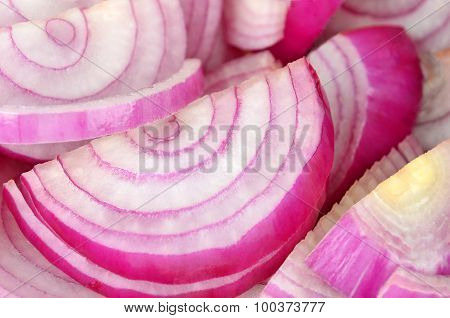 Slised red onion