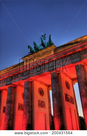 illuminatet brandenburger tor in germany in the evening