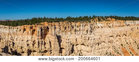Along the Bryce Canyon National Park in Utah there are multiple lookouts and overlooks to see down into the canyon.