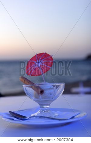 비치 바, 알가 졸라, 코르시카에서 맛 있는 아이스크림