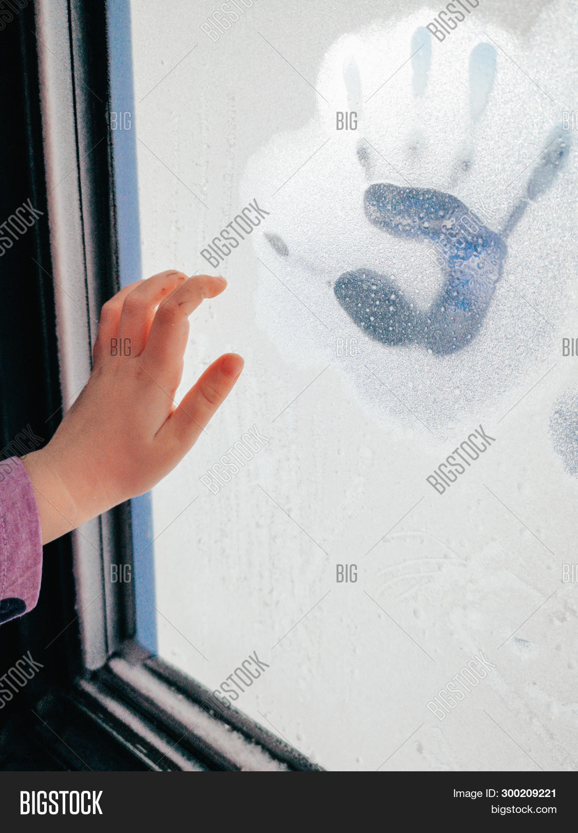 Защитное стекло антишпион с отпечатком пальца. Запотевшее стекло в машине. Отпечатки пальцев на бокале. Стекло не оставляющее отпечатков. Пленка для реферата епта.