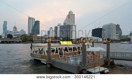 Many People Are Walking Down From The Cruise Ship To Come To The Mall, Siam Icon, In The Evening Hap