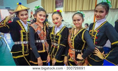 Labuan,malaysia-may 12,2019:beautiful Kadazandusun Girls In Traditional & Colorful Costume In Labuan