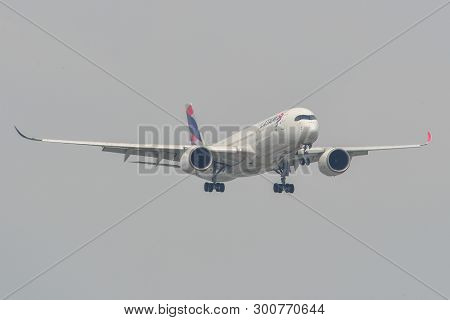 Airplane Landing At Saigon Airport (sgn)