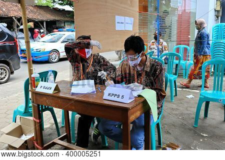 Election Activities For The Mayor Or Regional Head At One Of The Polling Stations, Pekalongan, Decem