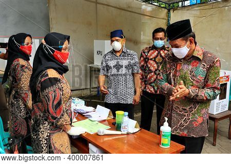 Election Activities For The Mayor Or Regional Head At One Of The Polling Stations, Pekalongan, Decem