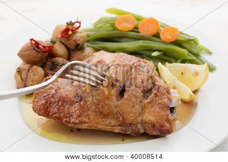 petto di pollo arrosto con insalata e castagne