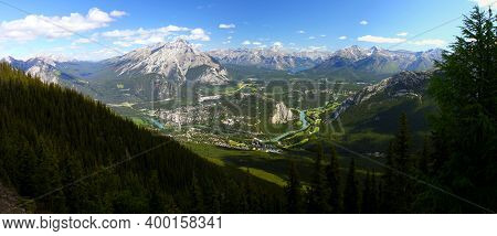 Incredible View Into The Bow Valley And Banff Town Surrounded By The Canadian Rocky Mountains - Banf