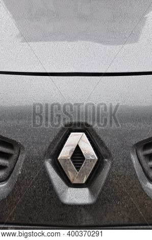 Renault Chrome Metal Logo, Luxury Car In Istanbul City, December 29 2010 Istanbul Pendik Turkey Used
