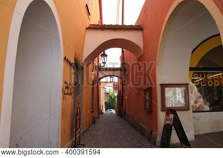 Kutna Hora, Czech Reppublic - April 28, 2012: It Is A Small Narrow Pedestrian Medieval Street With C