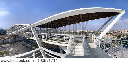 Beer Sheva, Israel - December 22, 2020: Footbridge In The New High-tech Park In Beer Sheva.  Archite