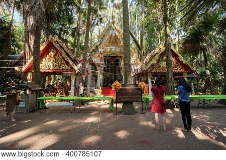 Udon Thani, Thailand-december 22, 2020: Asian Female Traveler Visit And Respect Praying Holy Thing I
