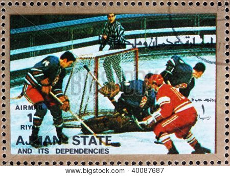 Frimärke Ajman 1973 ishockey, olympiska vinterspelen