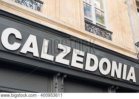 Bordeaux , Aquitaine  France - 12 15 2020 : Calzedonia Logo And Text Sign Front Of Shop Of Clothing 