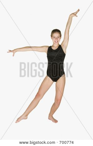 12 Letá dívka v gymnastice představuje