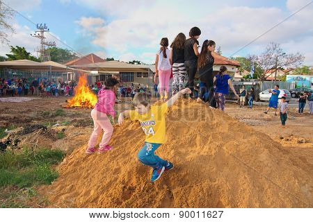 Lag Baomer Bonfires In Israel
