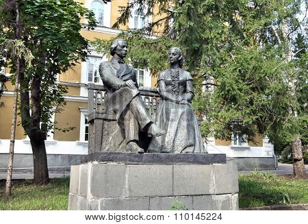 Monument To Lenin Parents - Ilya Ulyanov And Maria Blanc