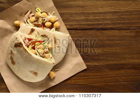 Pita Sandwich with Tuna and Chickpea