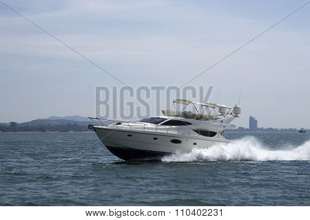 The White Yacht Are Moving In Pattaya Bay