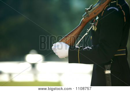 Clo v uniformě