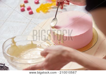 Training cream cake decorating master class in the kitchen