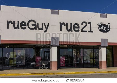 Indianapolis - Circa October 2017: rue21 Retail Strip Mall Location. rue21 is owned by Apax Partners IV